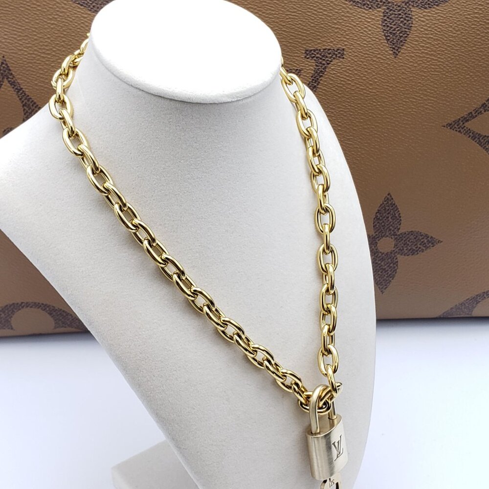 18K Gold-Plated Necklace with Authentic Louis Vuitton Padlock - Picture 3 of 12
